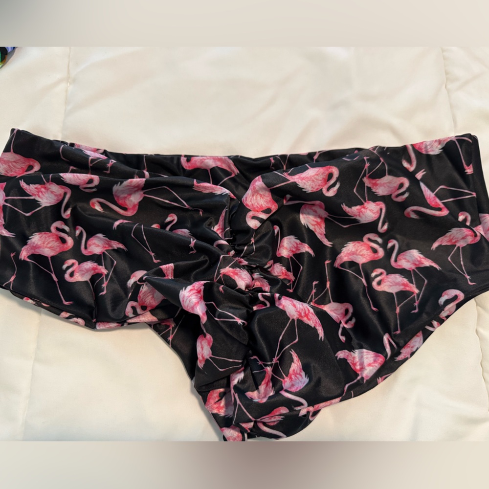 NWOT Fused Hawaii Black and Pink Flamingo Print Kona Bottom